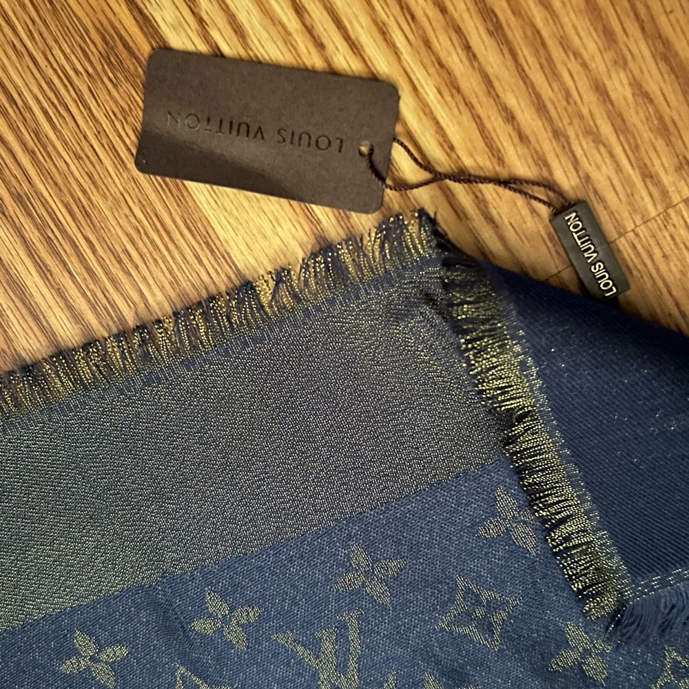 Scarf - Picture 5 of 6